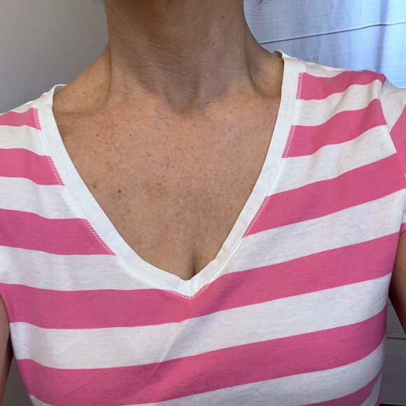 🔥2/$12 MOSSIMO•| Pink & White Striped Short Sleeve V-Neck Size XL - Picture 5 of 6